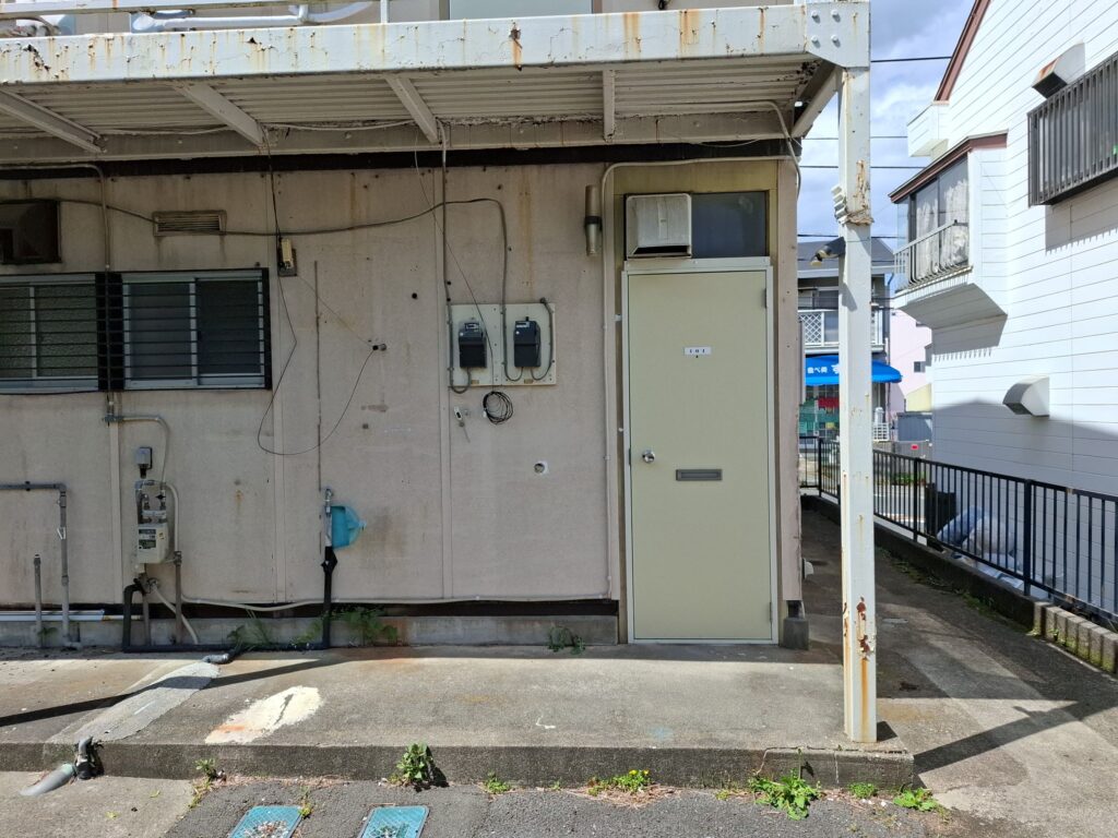 店舗裏口