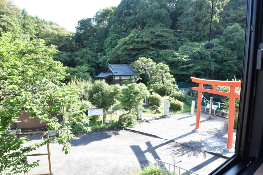 2階洋室8帖からの眺望①