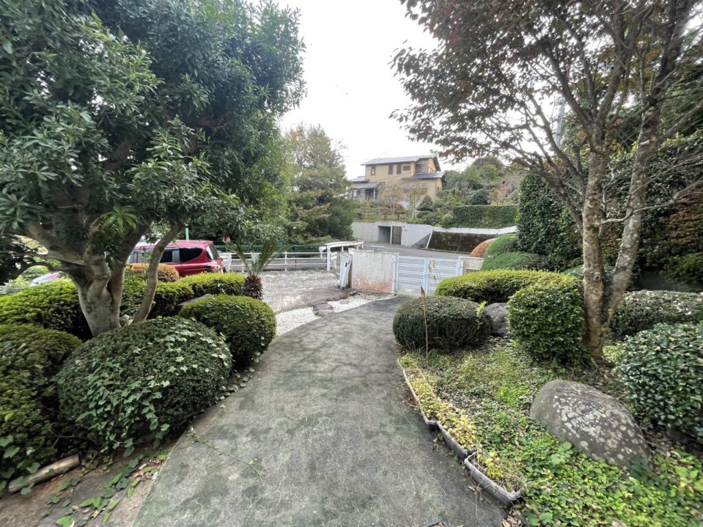 玄関までのアプローチ①