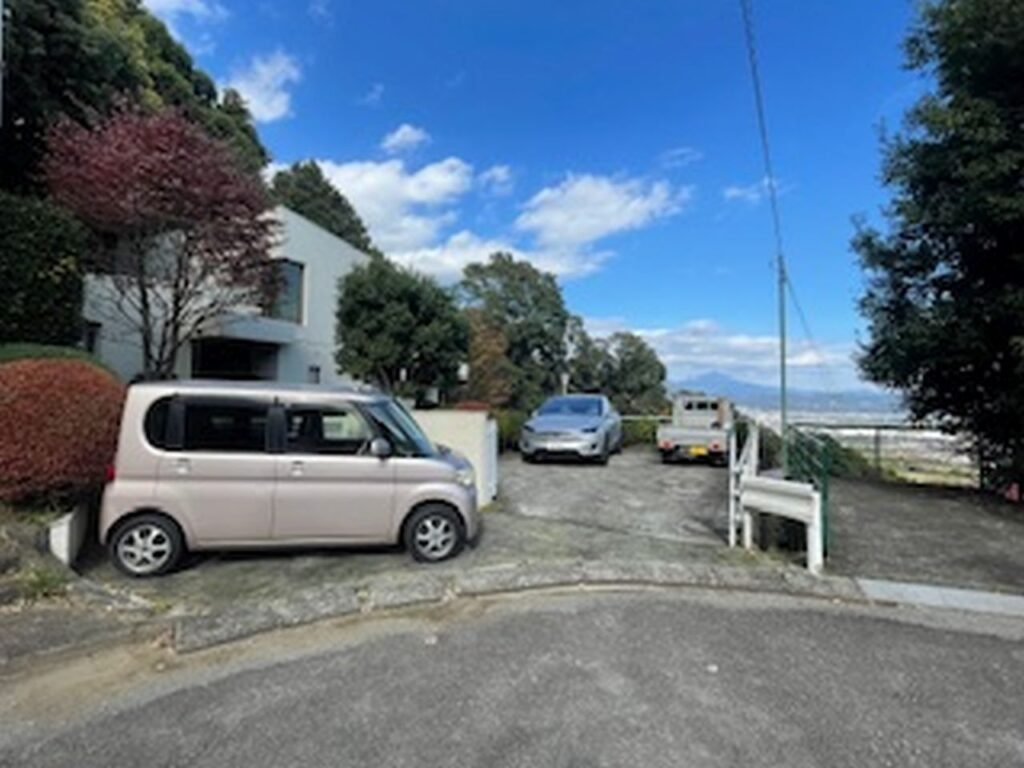 駐車3～4台可（車種による）