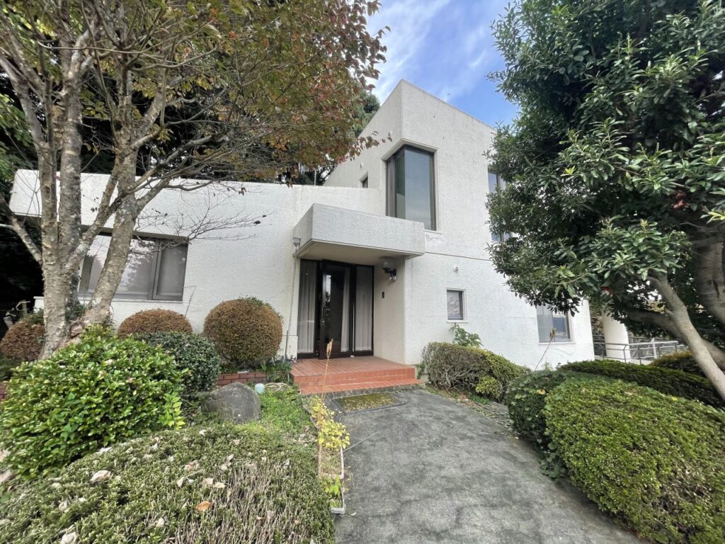 駐車場からフラットなアプローチ